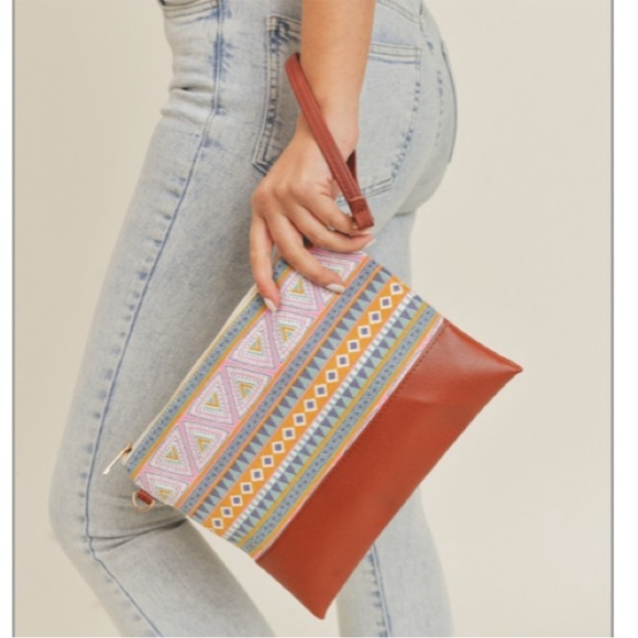 Boho Aztec Print Crossbody/Wristlet - Picture 11 of 12